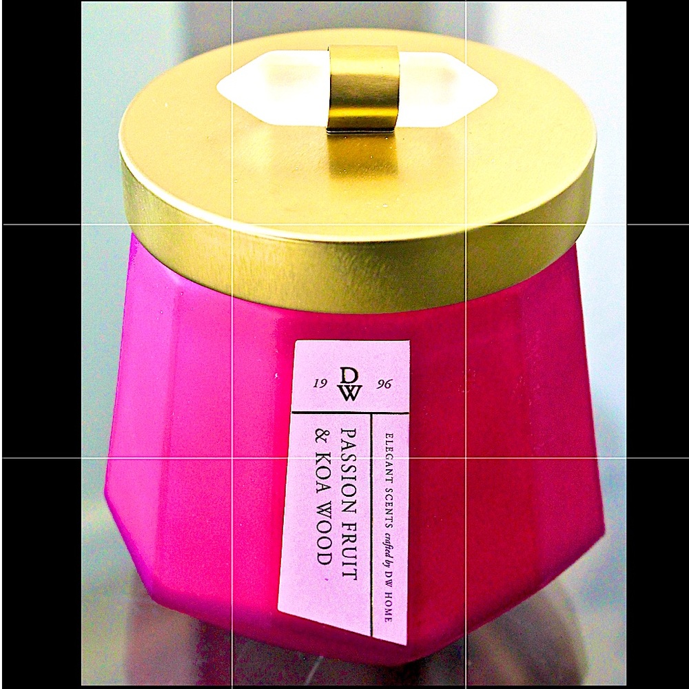 DW HOME CANDLE PASSION FRUIT & KOA WOOD 2 WICK PINK FOG GLASS 13 Oz